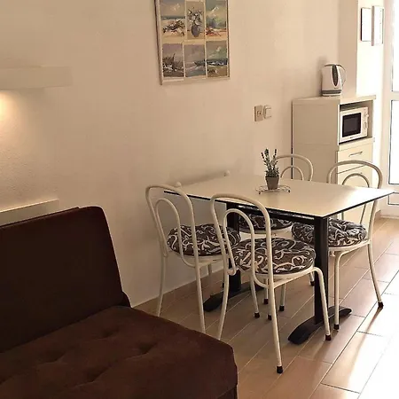Mit Balkon Und Meerblick In Strandnaehe By Interhome