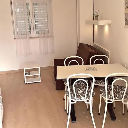 Apartament Mit Balkon Und Meerblick In Strandnaehe By Interhome *