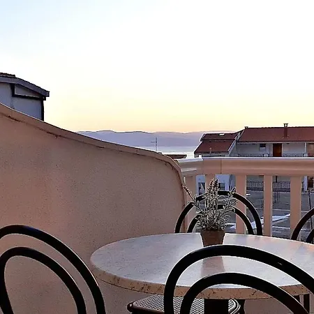 Mit Balkon Und Meerblick In Strandnaehe By Interhome Apartment *