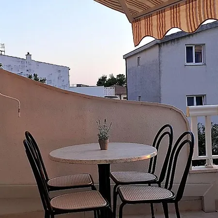 Mit Balkon Und Meerblick In Strandnaehe By Interhome * Baška Voda