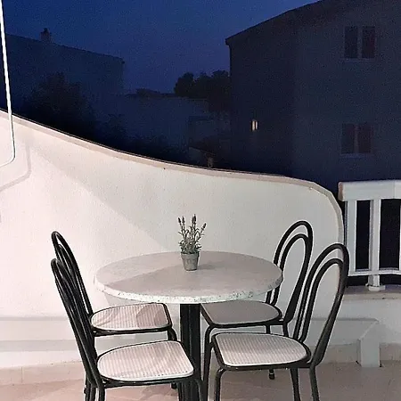 Apartment Mit Balkon Und Meerblick In Strandnaehe By Interhome *