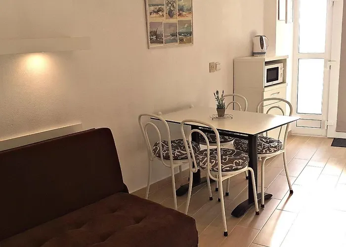 Mit Balkon Und Meerblick In Strandnaehe By Interhome