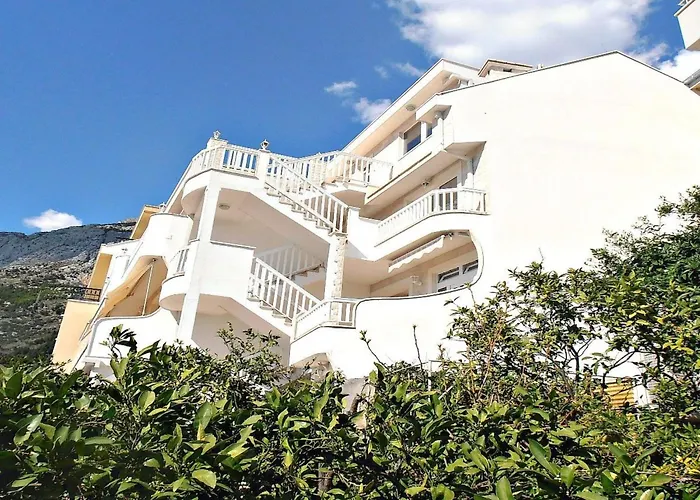 Mit Balkon Und Meerblick In Strandnaehe By Interhome * Baska Voda