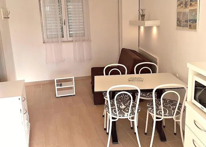 Apartment Mit Balkon Und Meerblick In Strandnaehe By Interhome *