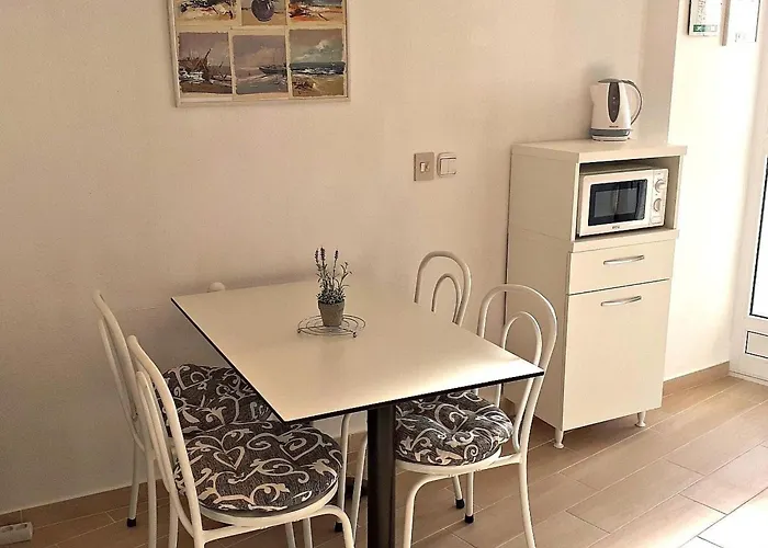 Mit Balkon Und Meerblick In Strandnaehe By Interhome * Baska Voda