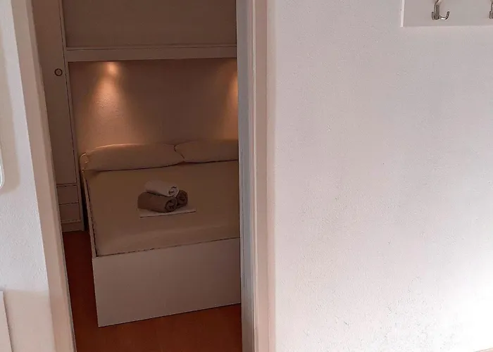 Apartment Mit Balkon Und Meerblick In Strandnaehe By Interhome