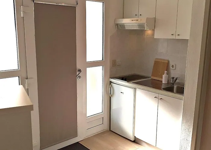 Apartment Mit Balkon Und Meerblick In Strandnaehe By Interhome Baska Voda