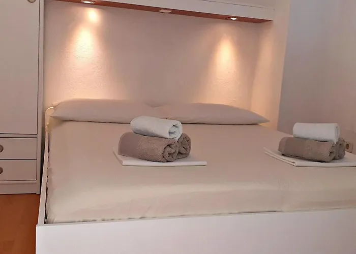 Apartment Mit Balkon Und Meerblick In Strandnaehe By Interhome Baska Voda