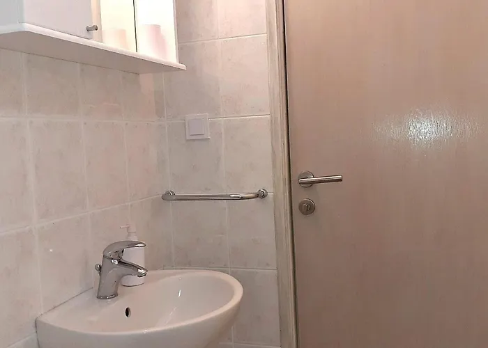 Mit Balkon Und Meerblick In Strandnaehe By Interhome Apartment *