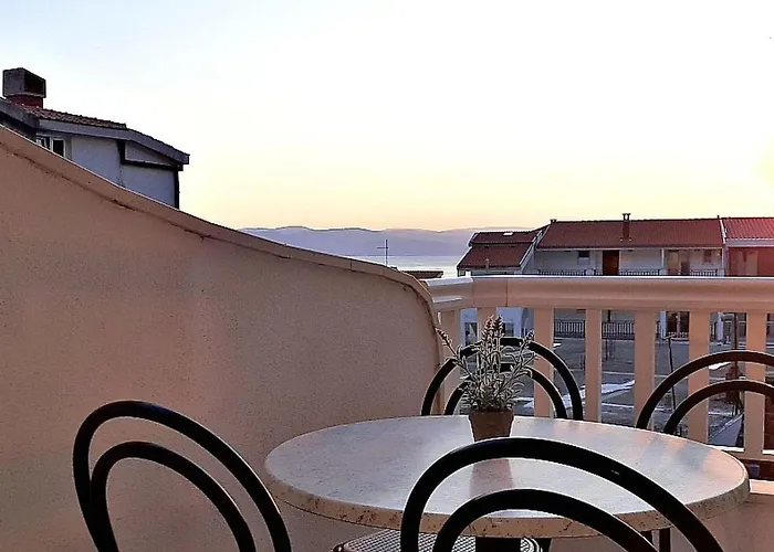 Mit Balkon Und Meerblick In Strandnaehe By Interhome Apartment *