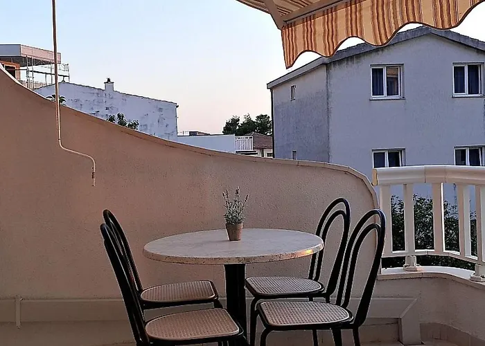 Mit Balkon Und Meerblick In Strandnaehe By Interhome * Baska Voda
