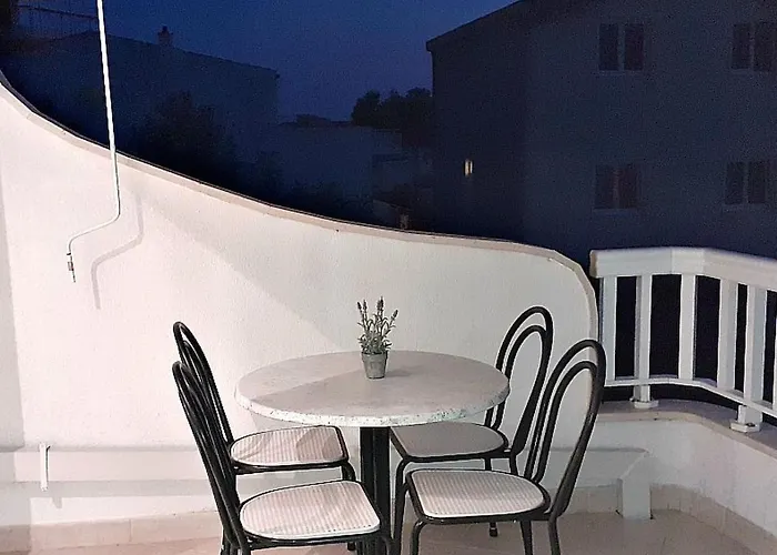 Apartment Mit Balkon Und Meerblick In Strandnaehe By Interhome *